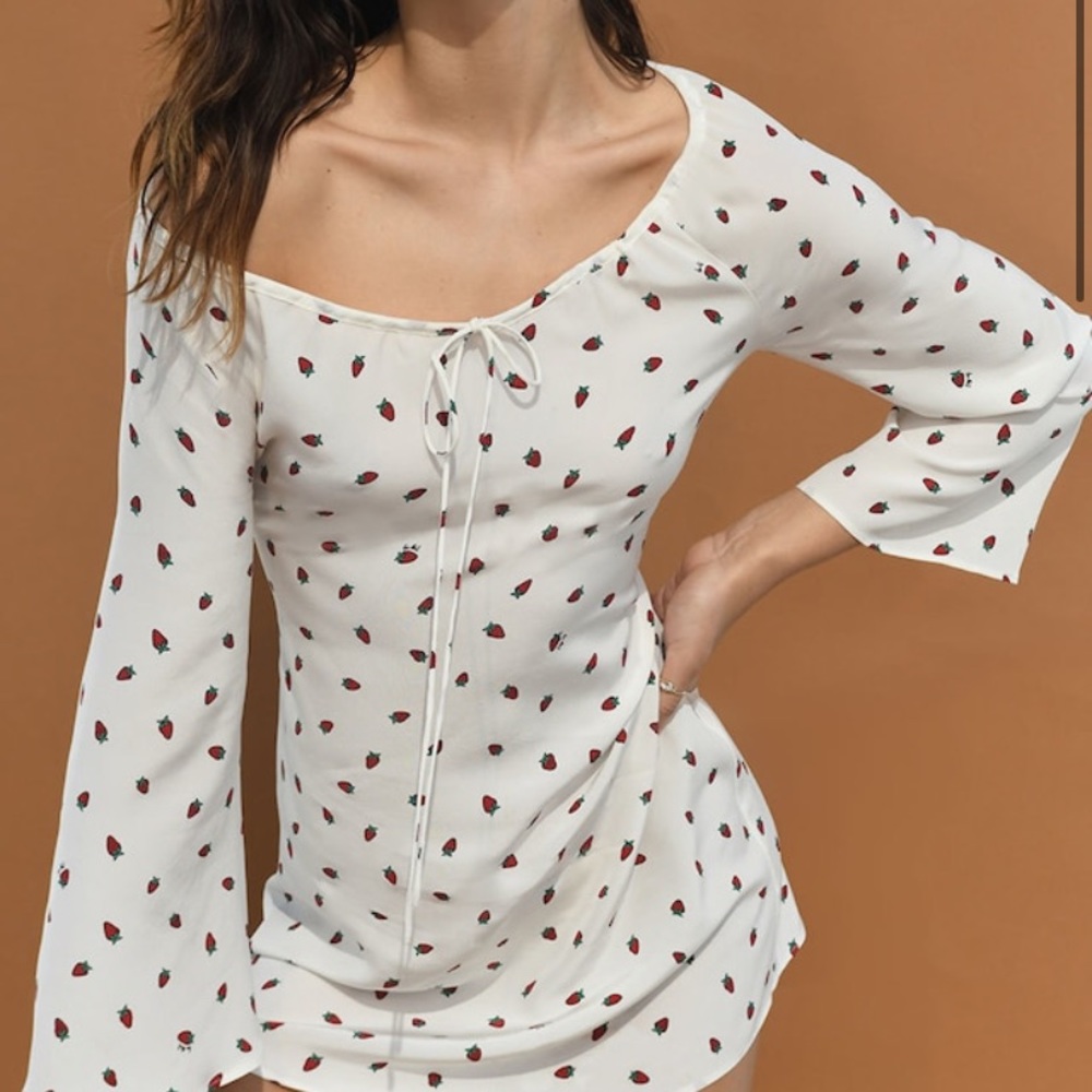 Réalisation Par Luna Dress - White Strawberry